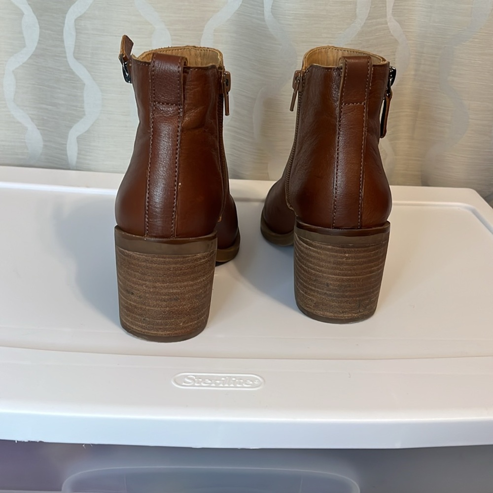 Crown Vintage Brown Faux Leather Booties Size 6.5 - Picture 5 of 8